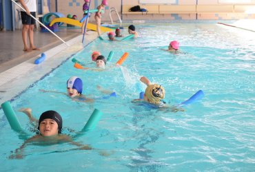 "LES CLASSES BLEUES" À LA PISCINE